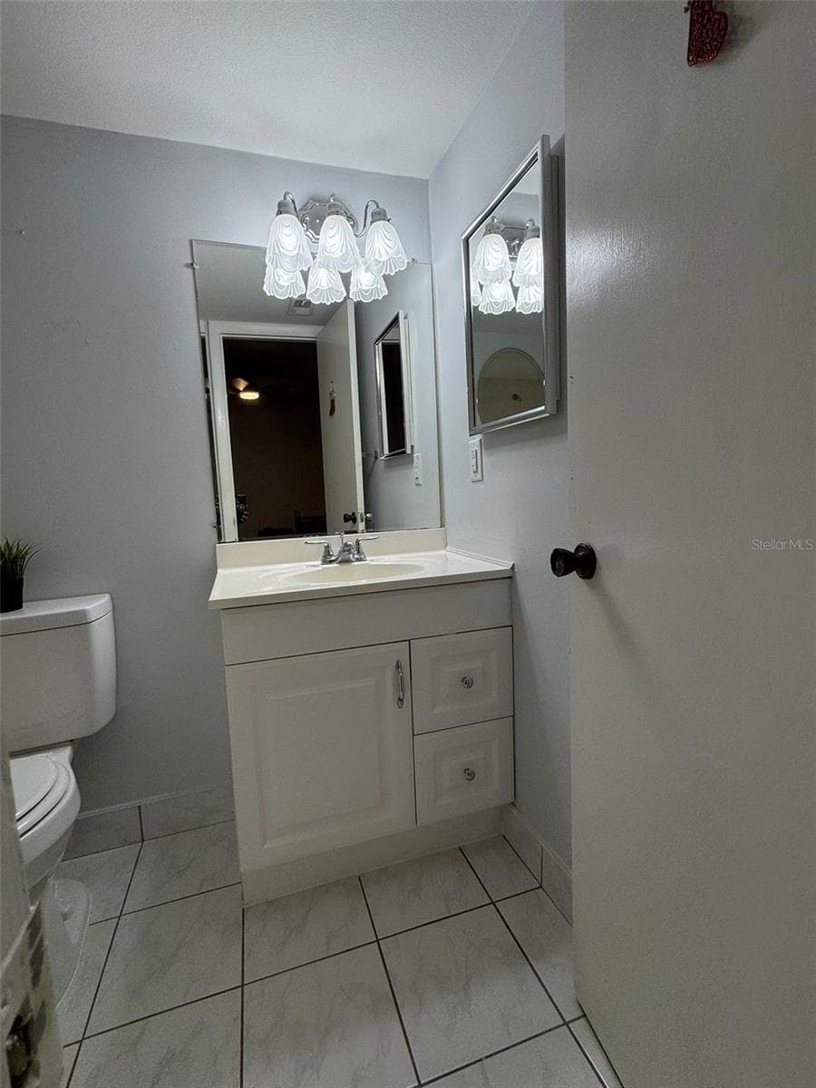 912 LAKE DESTINY ROAD — photo 8 of 24