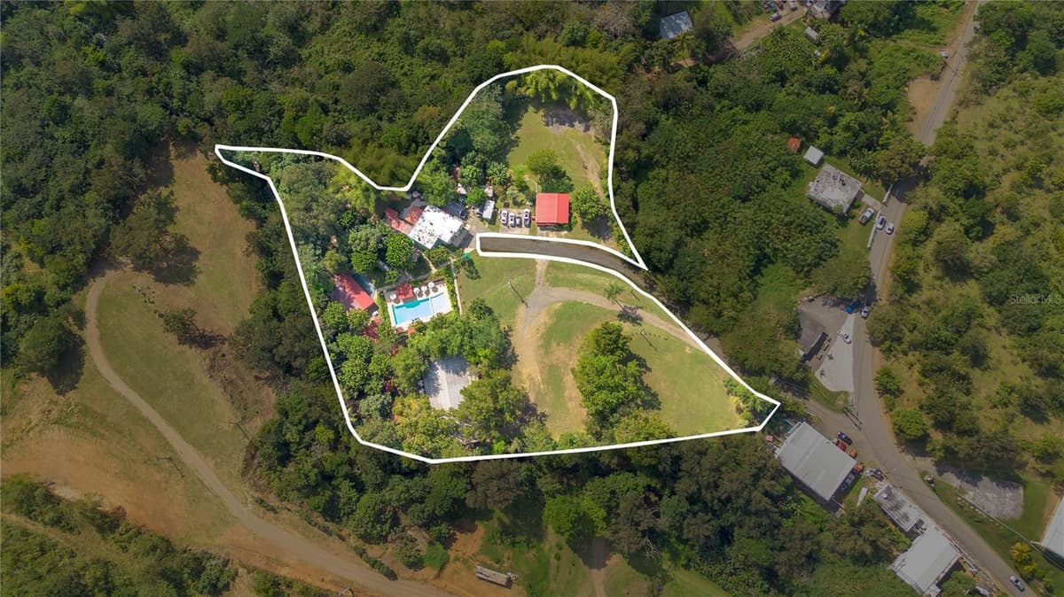 132 QUEBRADA CEIBA — photo 3 of 86