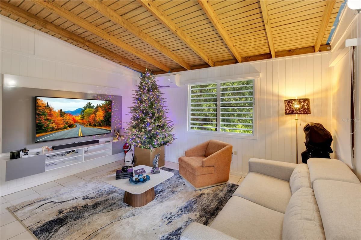 132 QUEBRADA CEIBA — photo 18 of 86