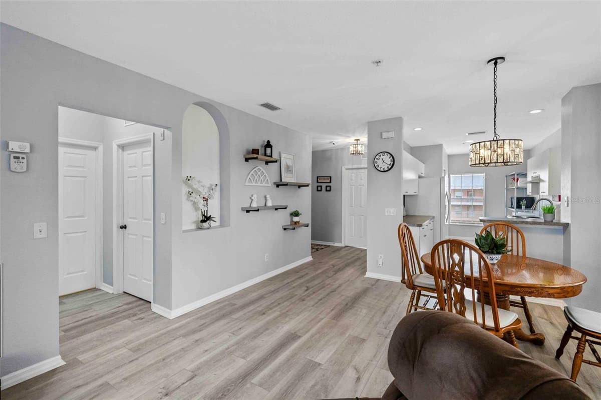 2121 HERON LAKE DRIVE — photo 10 of 41