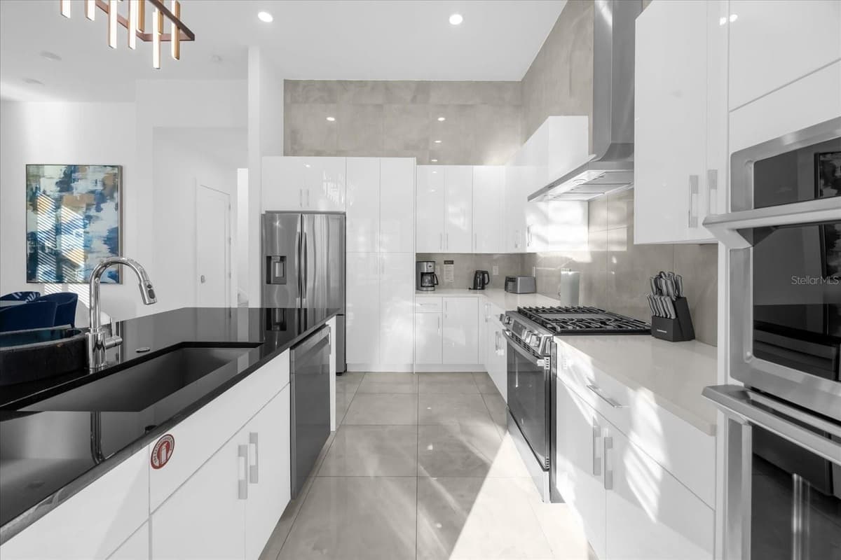 2137 PINE OAK LOOP — photo 8 of 59