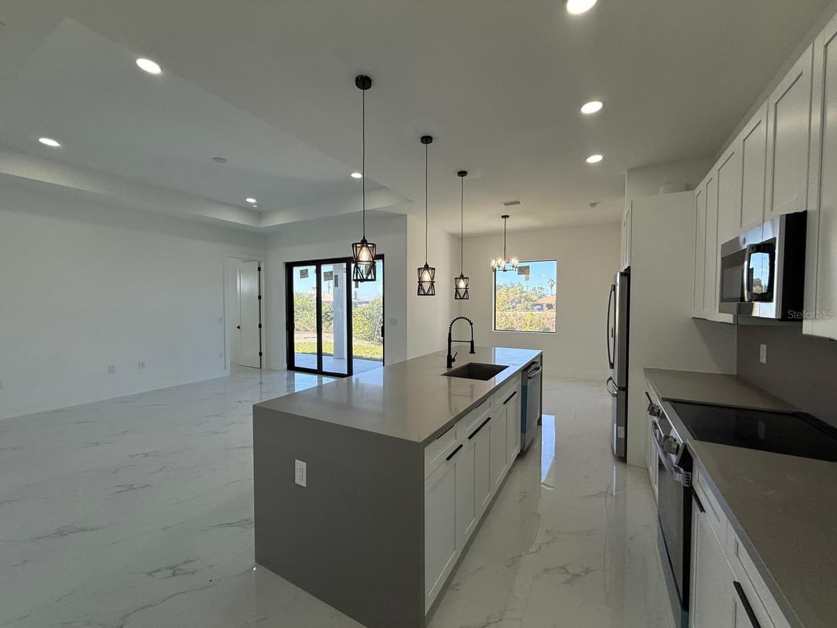 1320 14TH AVENUE — photo 9 of 32