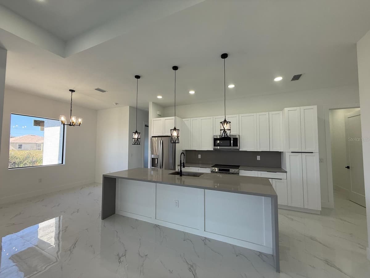1320 14TH AVENUE — photo 5 of 32