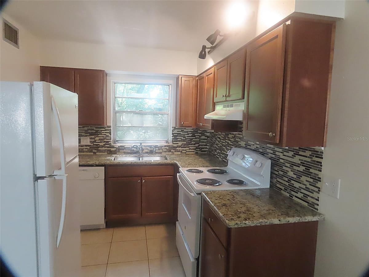 1307 COOK STREET — photo 4 of 9