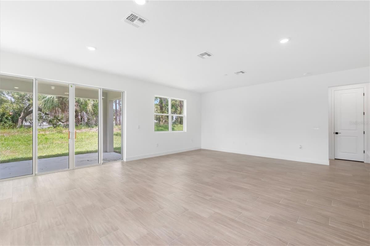 9109 PLAYERS DRIVE — photo 14 of 43