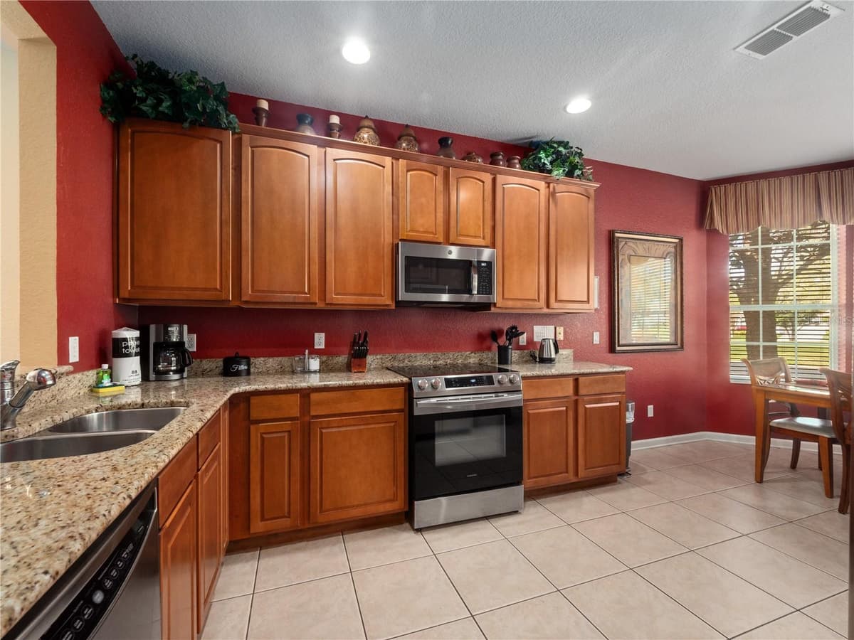 2615 PAWNALL STREET — photo 6 of 43