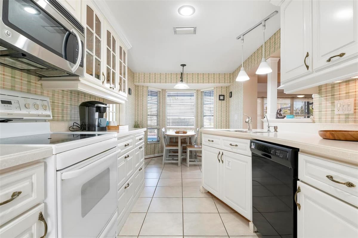 5207 BIMINI DRIVE — photo 8 of 40
