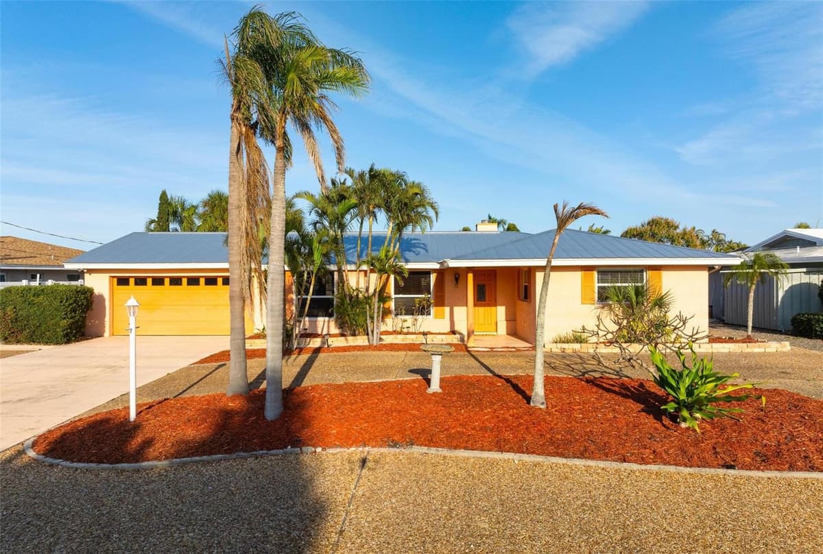 5207 BIMINI DRIVE — photo 3 of 40