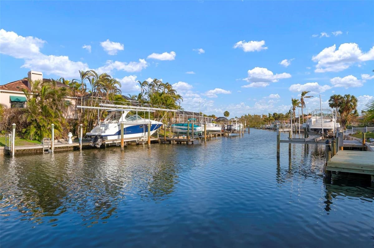 5207 BIMINI DRIVE — photo 31 of 40