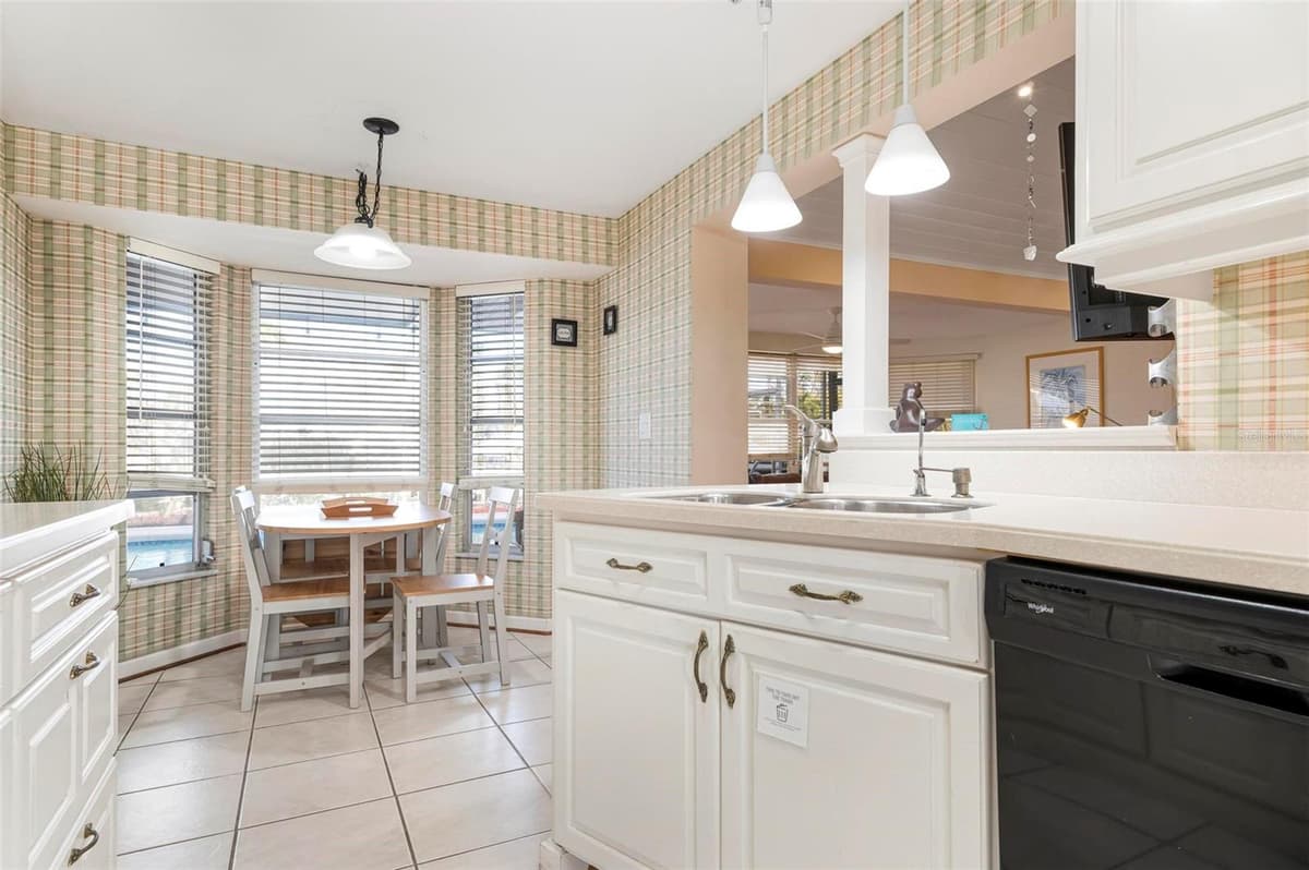 5207 BIMINI DRIVE — photo 10 of 40