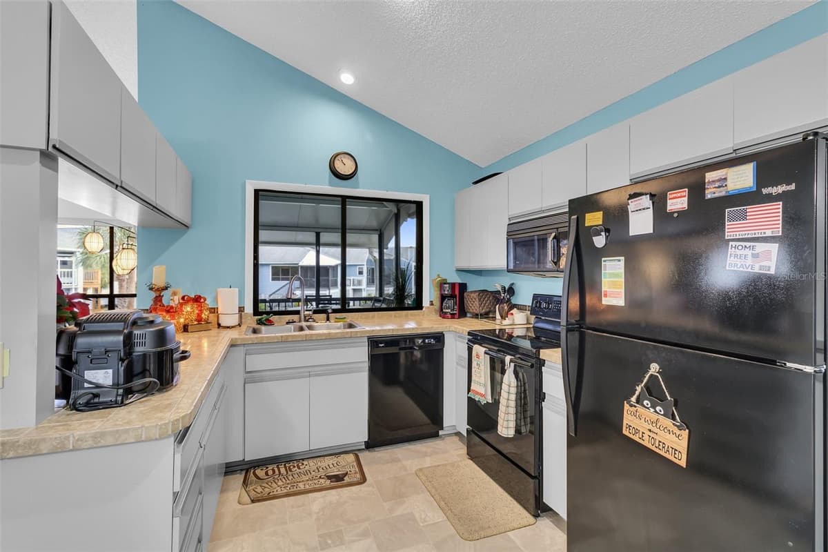 11961 EDGEVIEW COURT — photo 12 of 59
