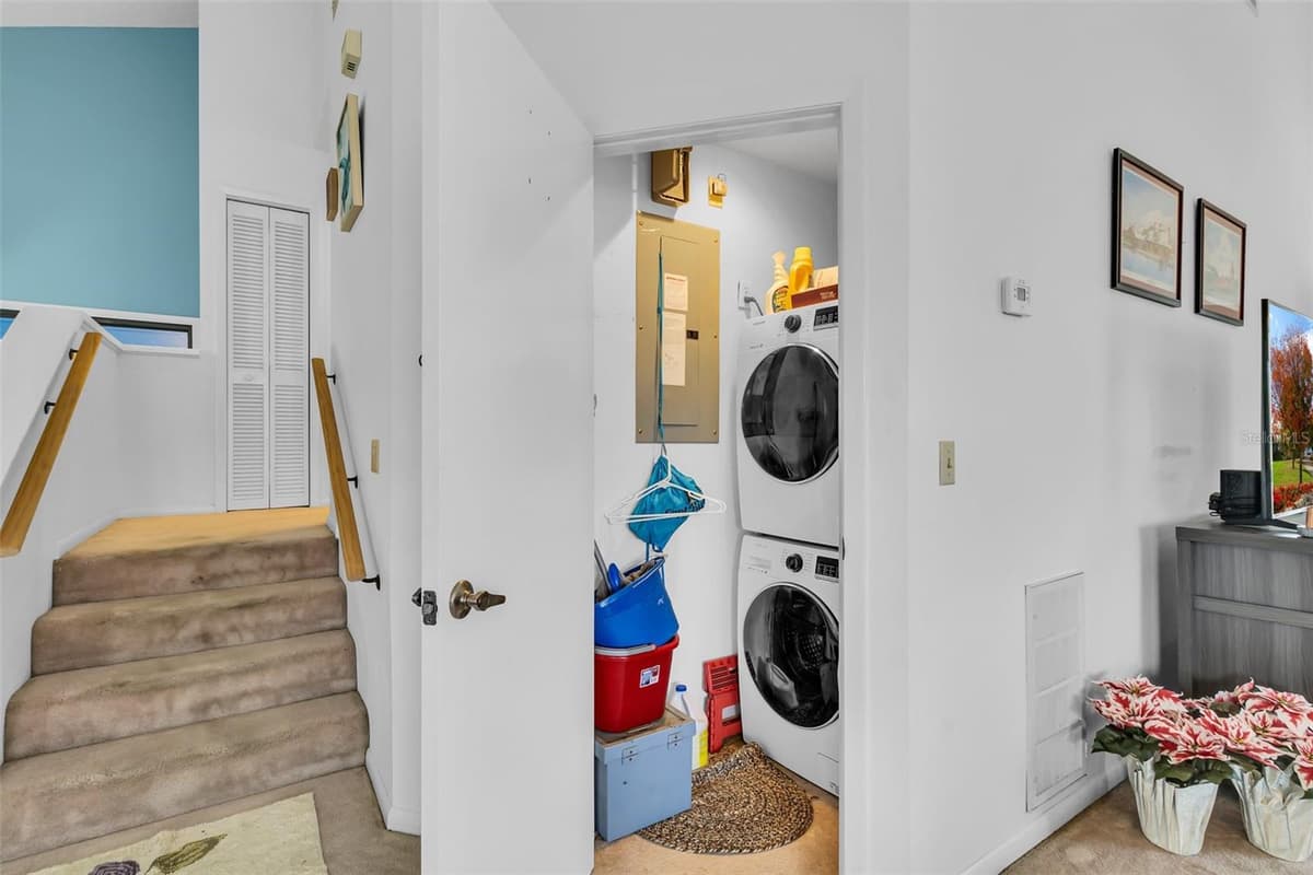 11961 EDGEVIEW COURT — photo 23 of 59
