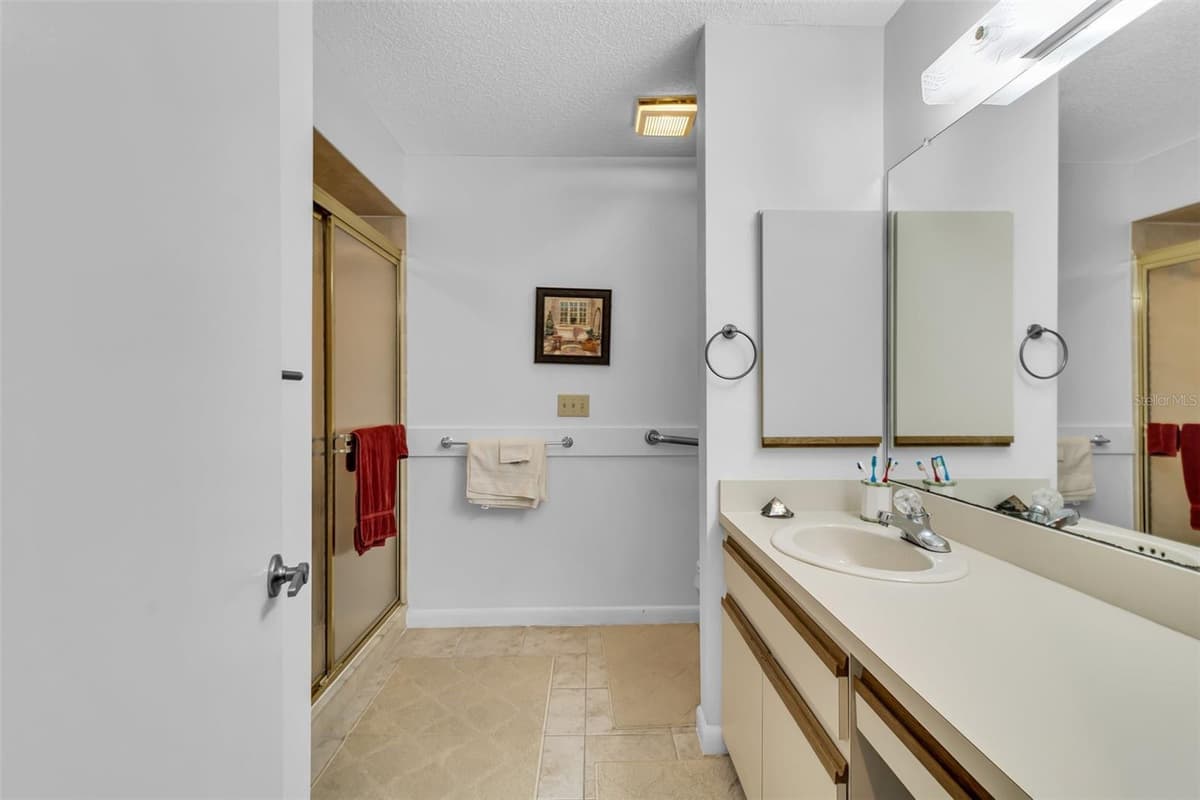 11961 EDGEVIEW COURT — photo 17 of 59