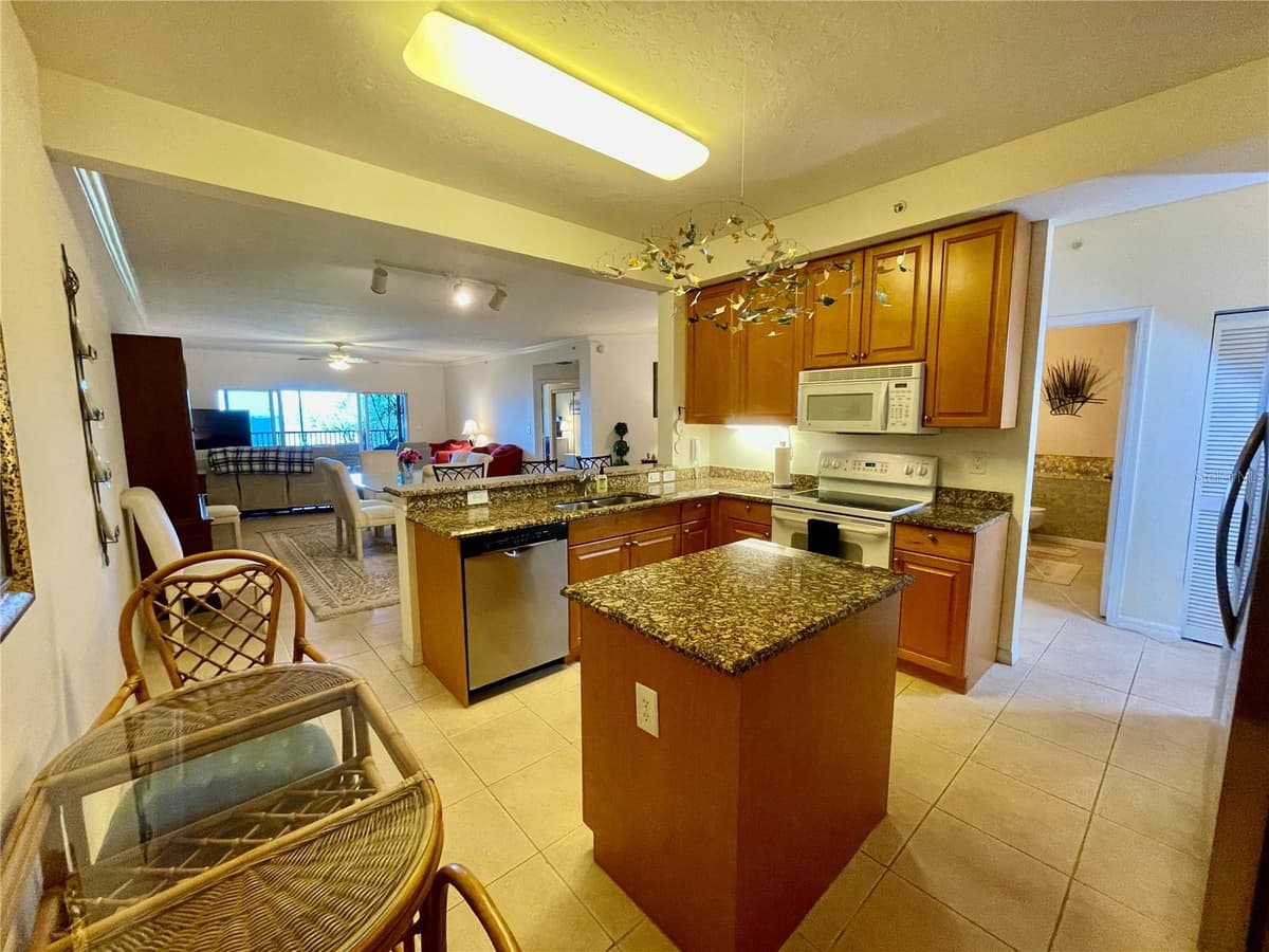 93 VIVANTE BOULEVARD — photo 16 of 61