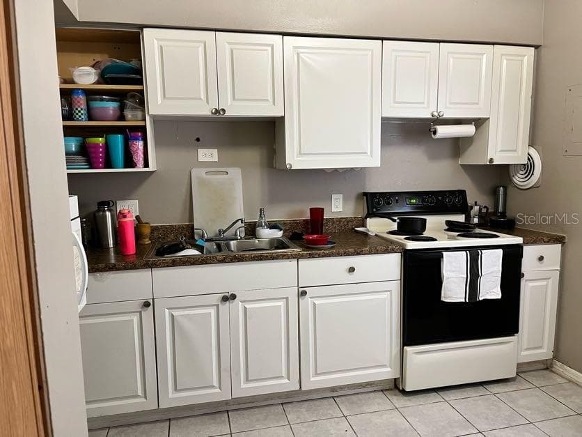 5885 DAHLIA DRIVE — photo 3 of 9