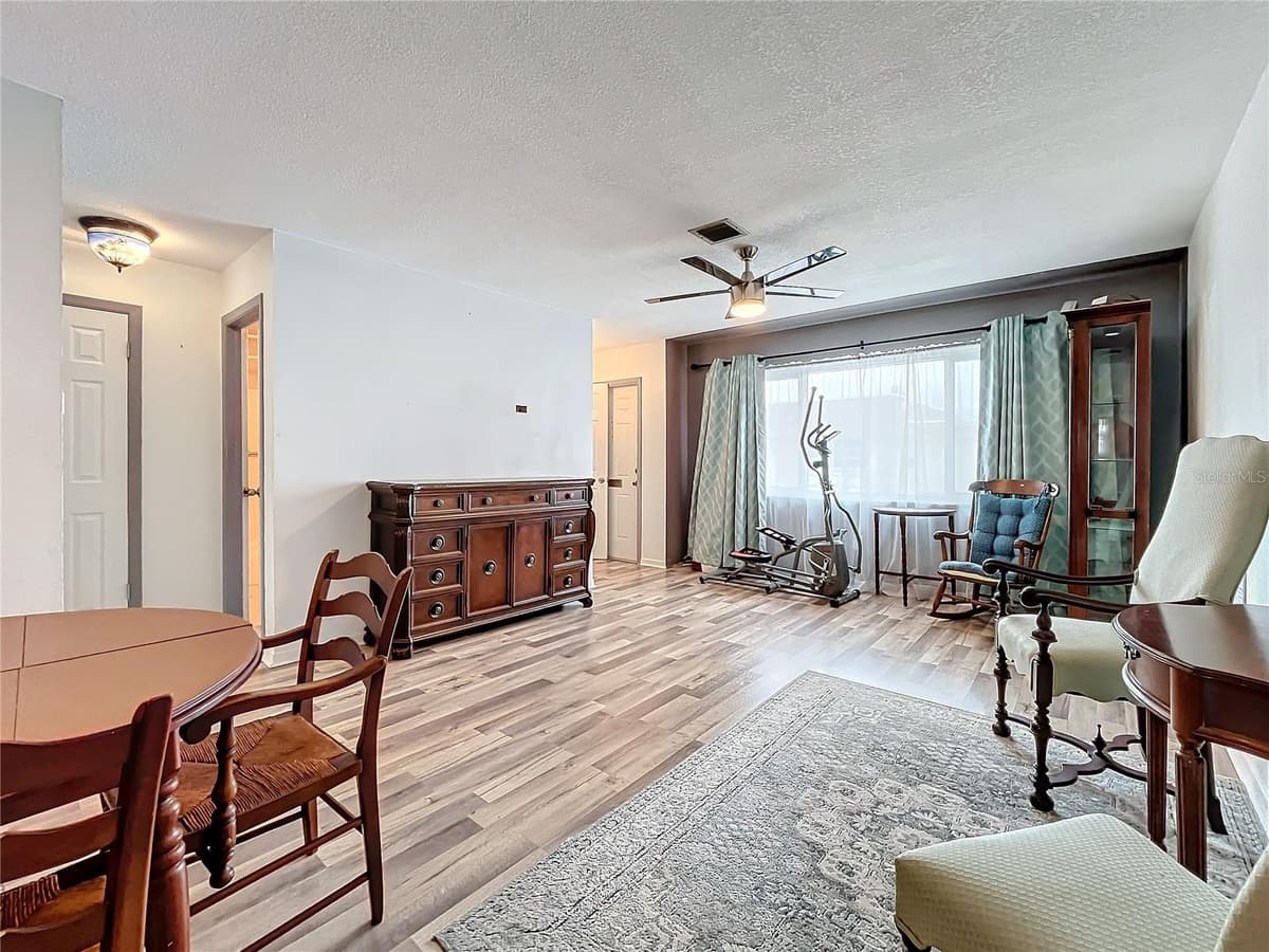 8330 VENDOME BOULEVARD — photo 8 of 49
