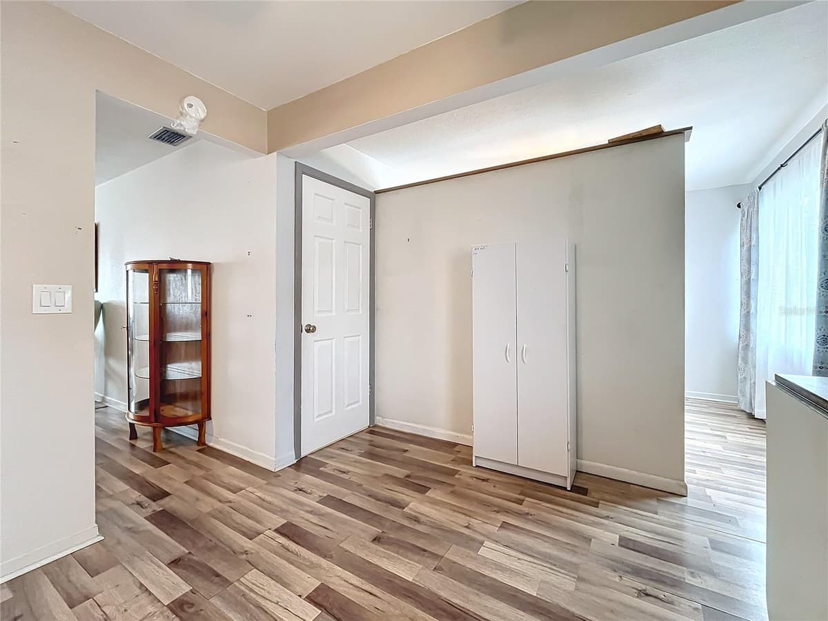 8330 VENDOME BOULEVARD — photo 17 of 49