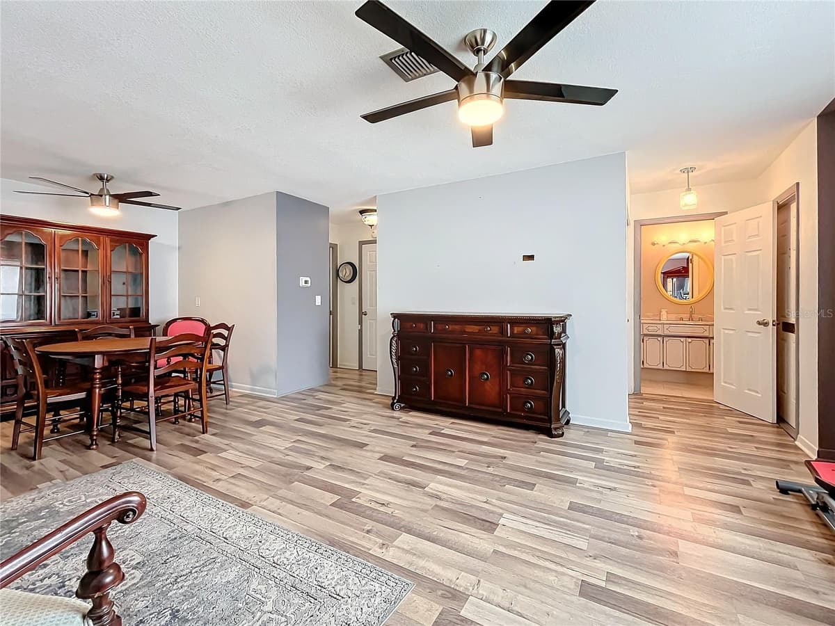 8330 VENDOME BOULEVARD — photo 7 of 49