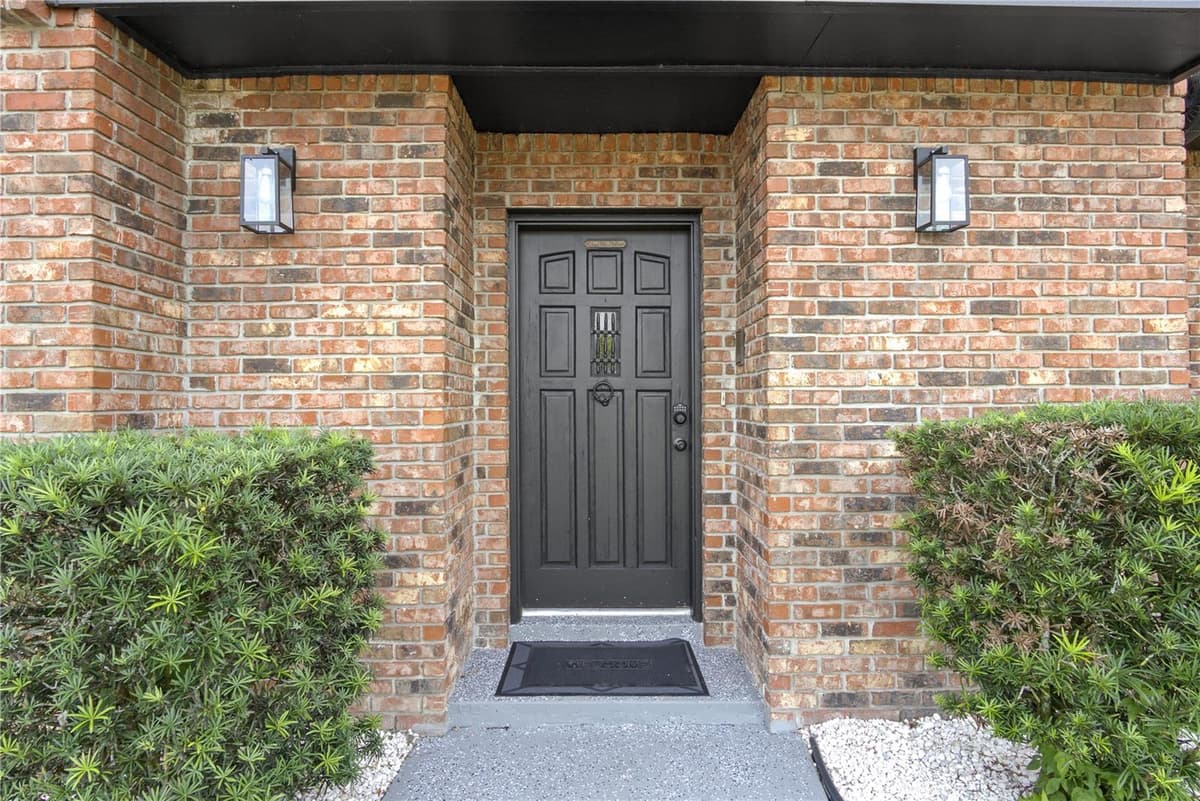 2540 ALBANY DRIVE — photo 9 of 92