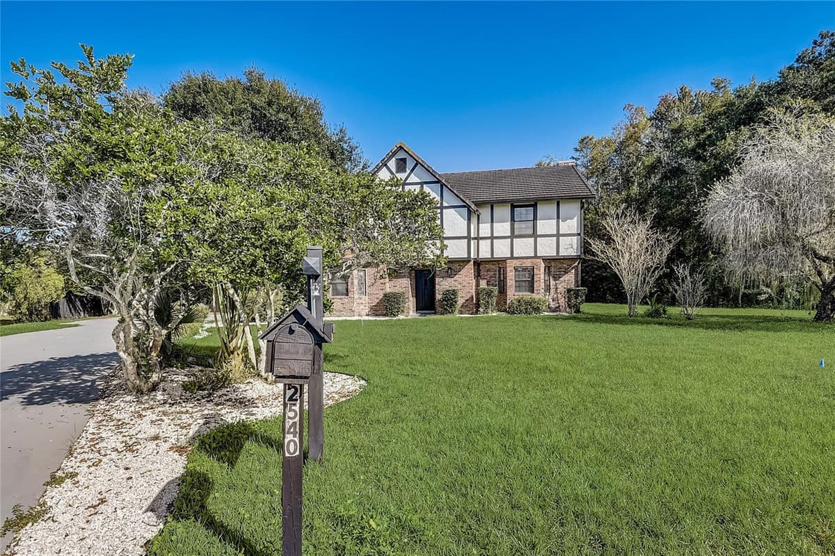2540 ALBANY DRIVE — photo 4 of 92