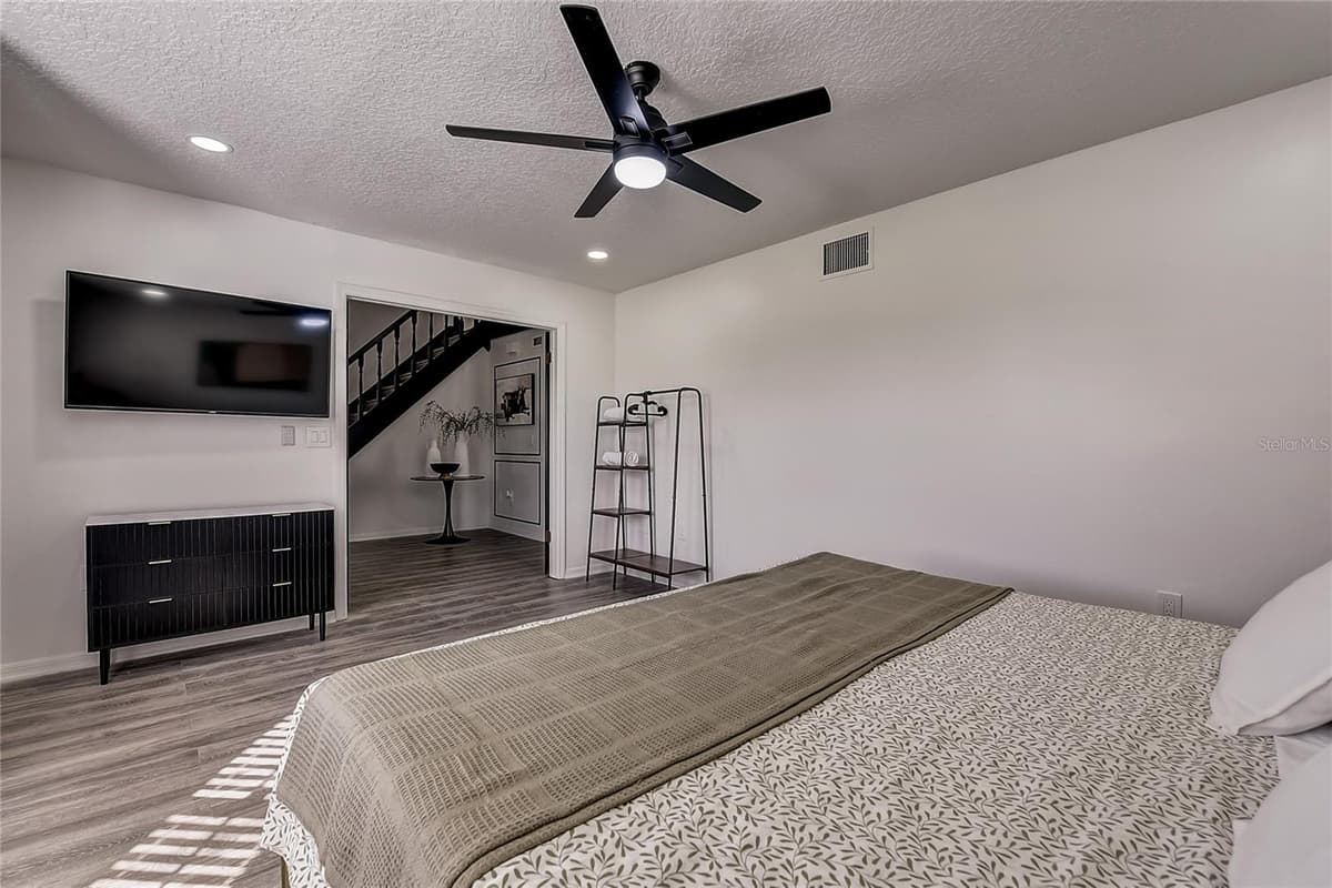 2540 ALBANY DRIVE — photo 14 of 92
