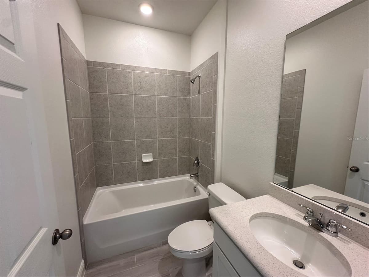 14 LONDONDERRY DRIVE — photo 7 of 15