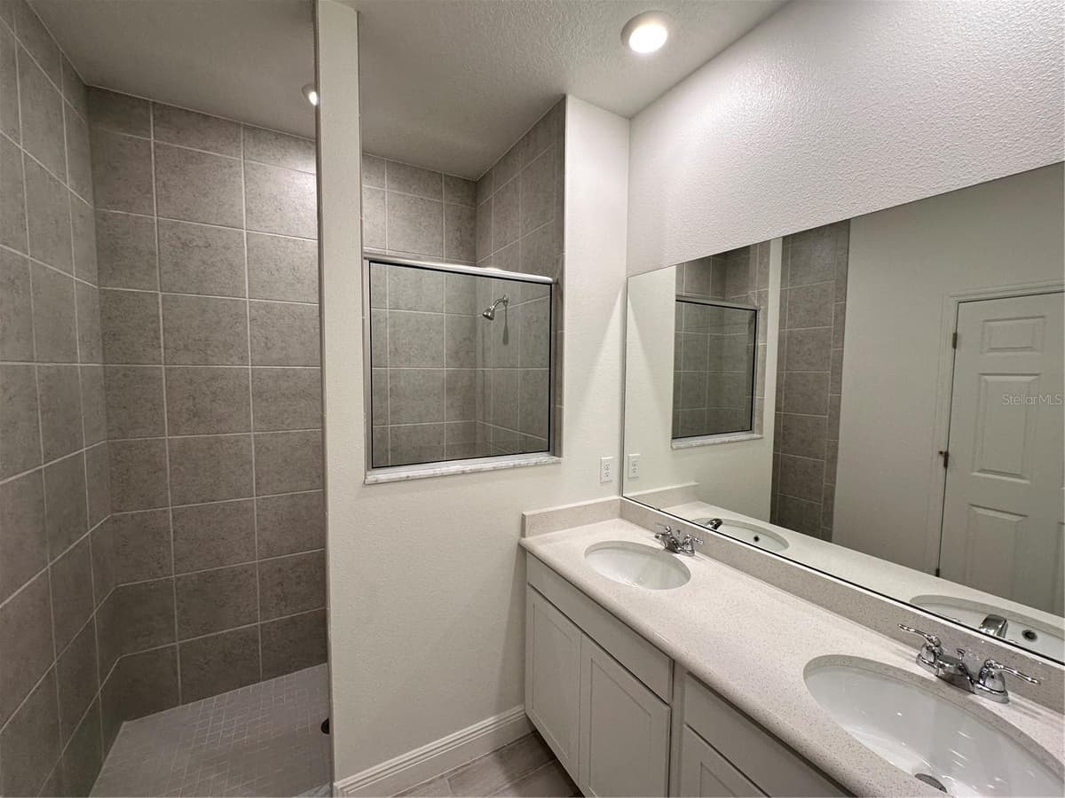 14 LONDONDERRY DRIVE — photo 11 of 15