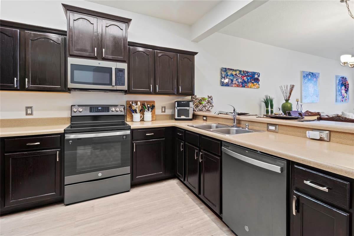 5715 SPANISH POINT COURT — photo 14 of 39