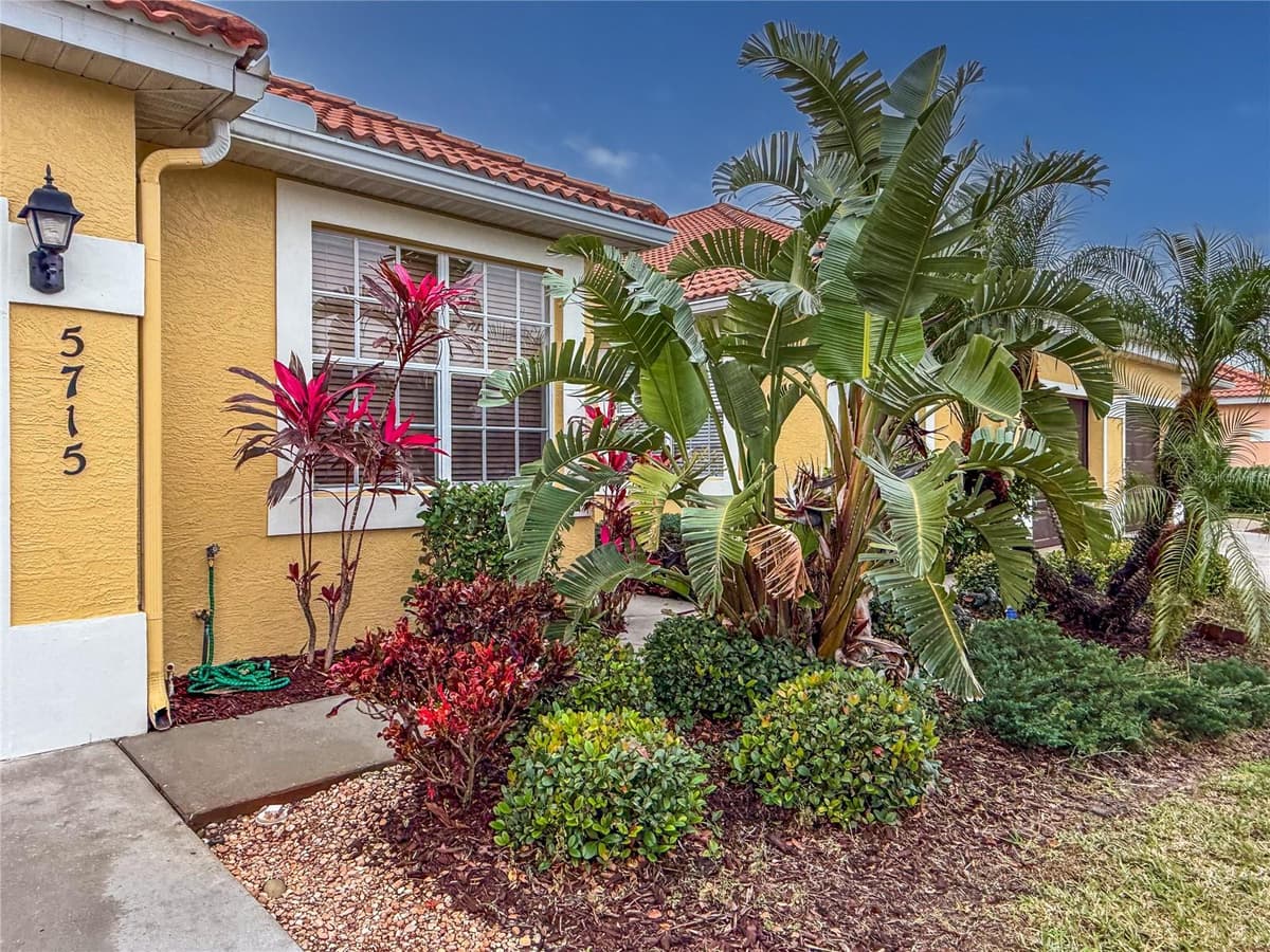 5715 SPANISH POINT COURT — photo 5 of 39