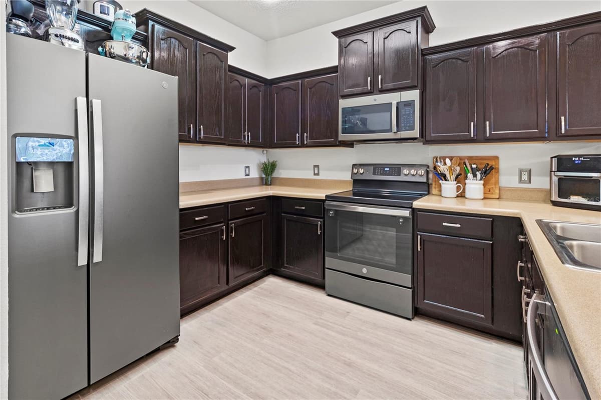 5715 SPANISH POINT COURT — photo 13 of 39