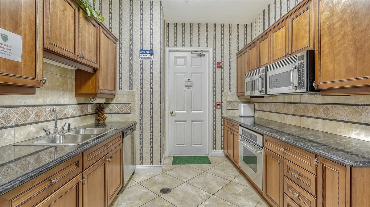 8115 MIRAMAR WAY — photo 35 of 76