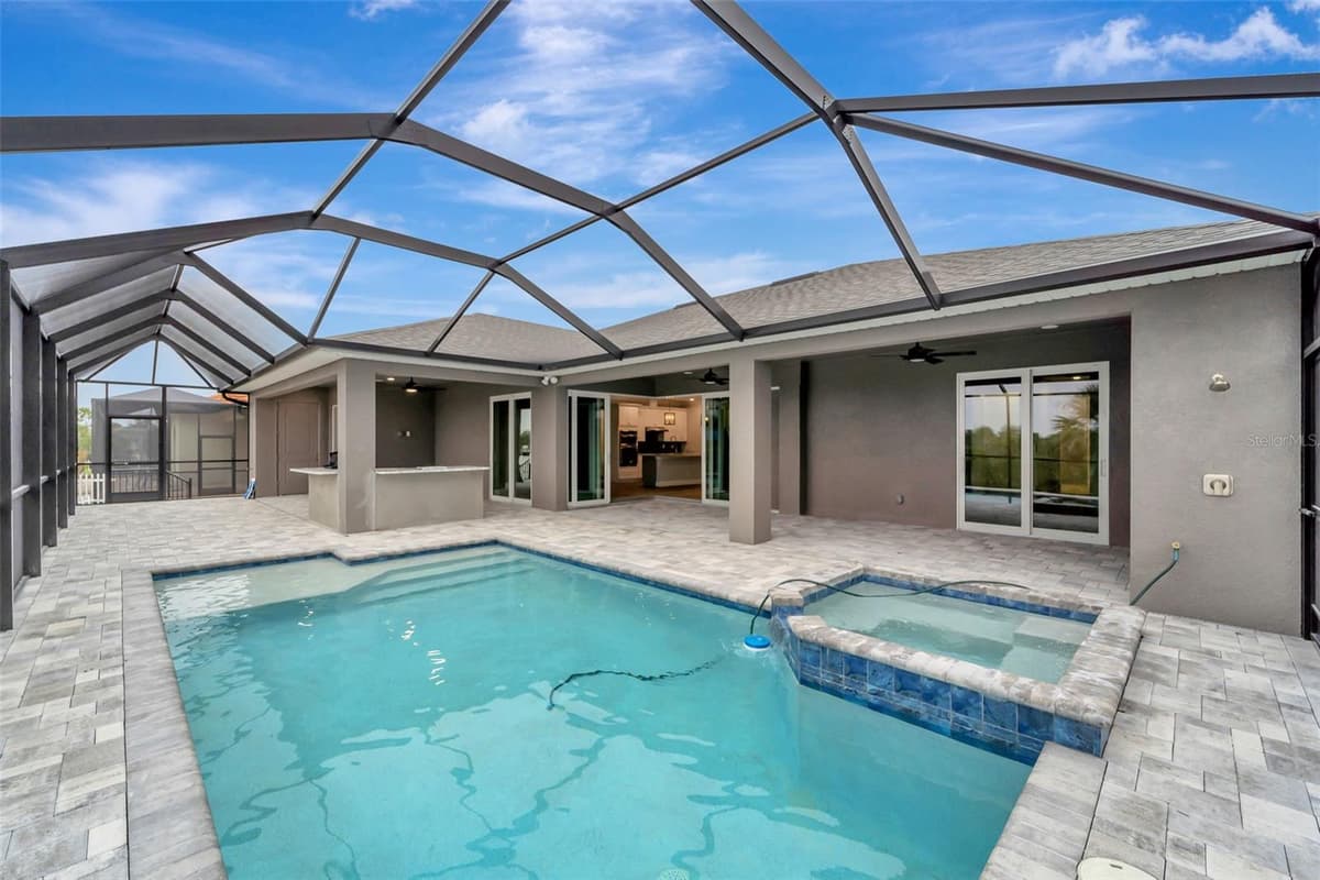 10442 WINNIPEG STREET — photo 39 of 51
