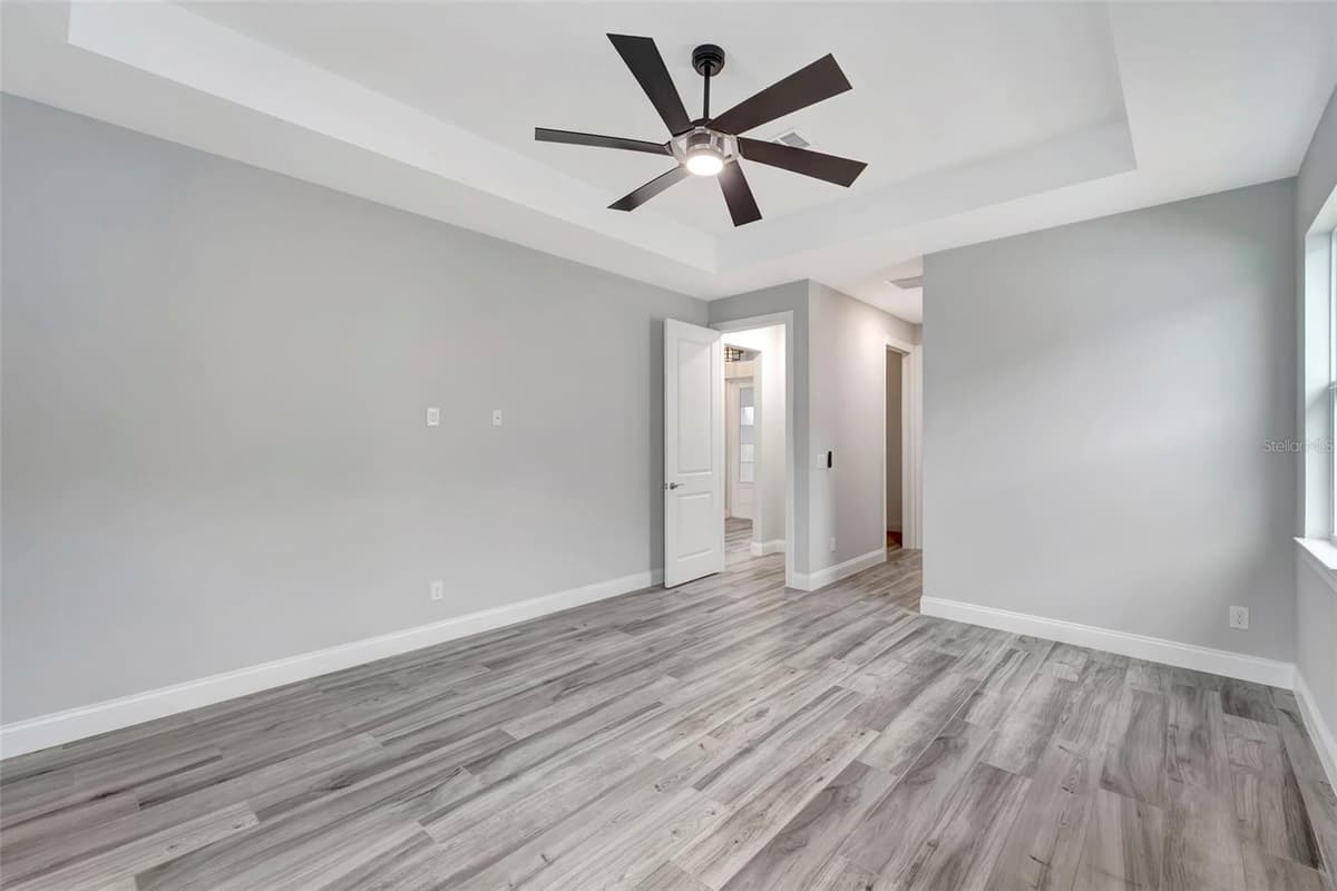 10442 WINNIPEG STREET — photo 18 of 51