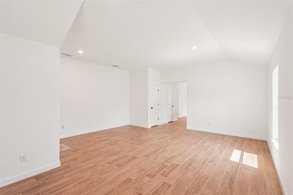 3355 MONCRIEF AVENUE — photo 17 of 43