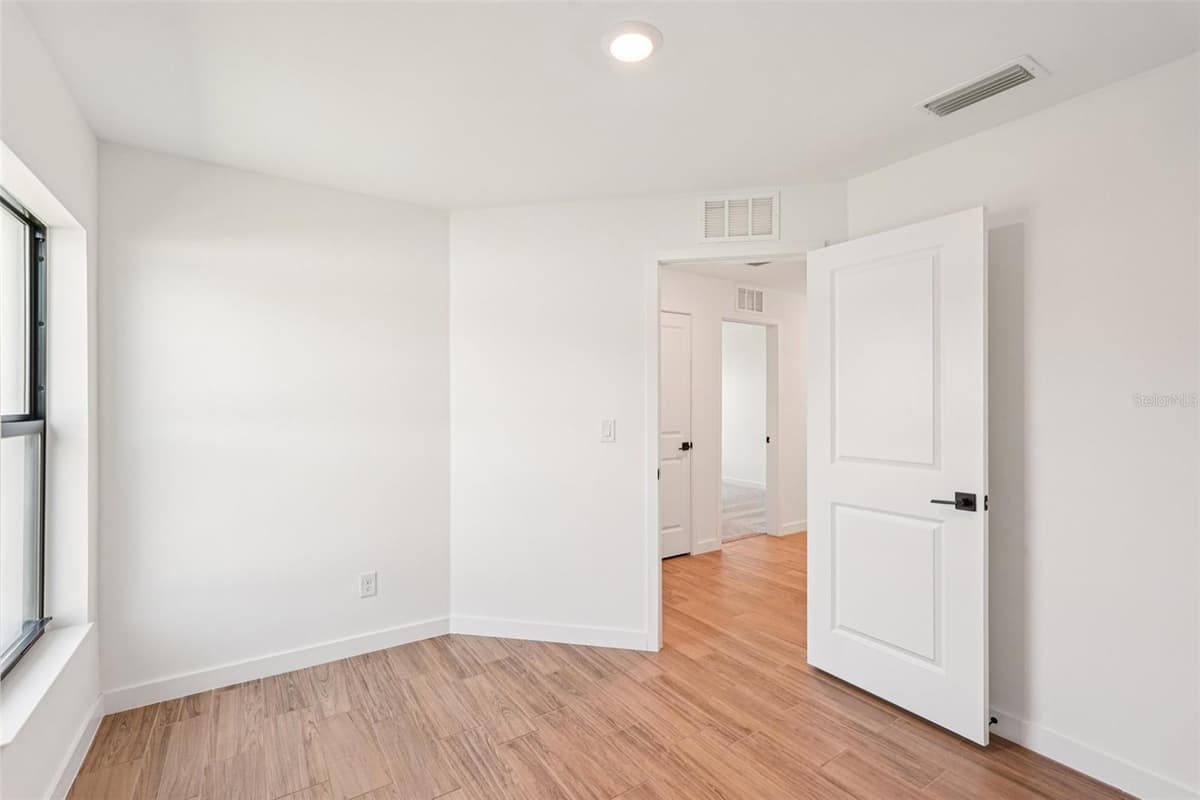 3355 MONCRIEF AVENUE — photo 37 of 43