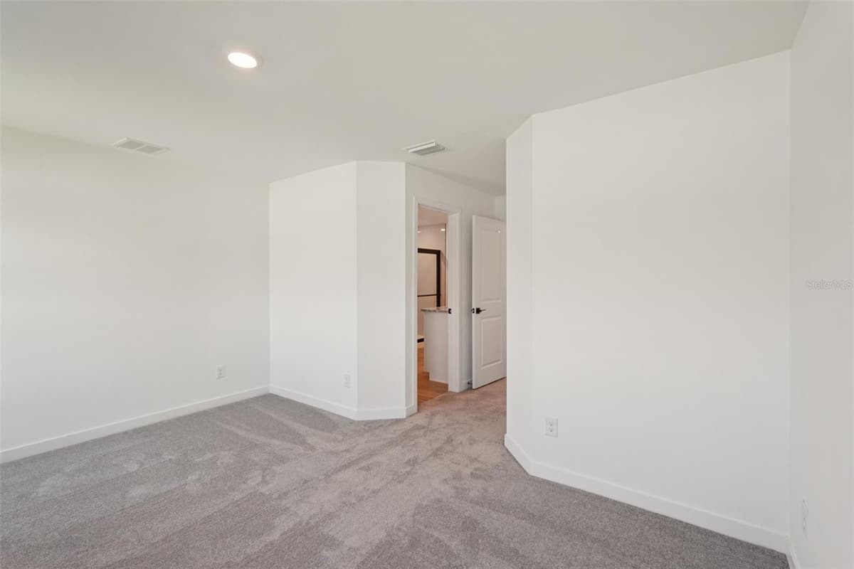3355 MONCRIEF AVENUE — photo 33 of 43
