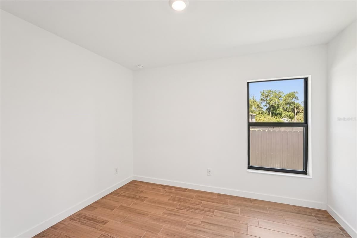 3355 MONCRIEF AVENUE — photo 36 of 43