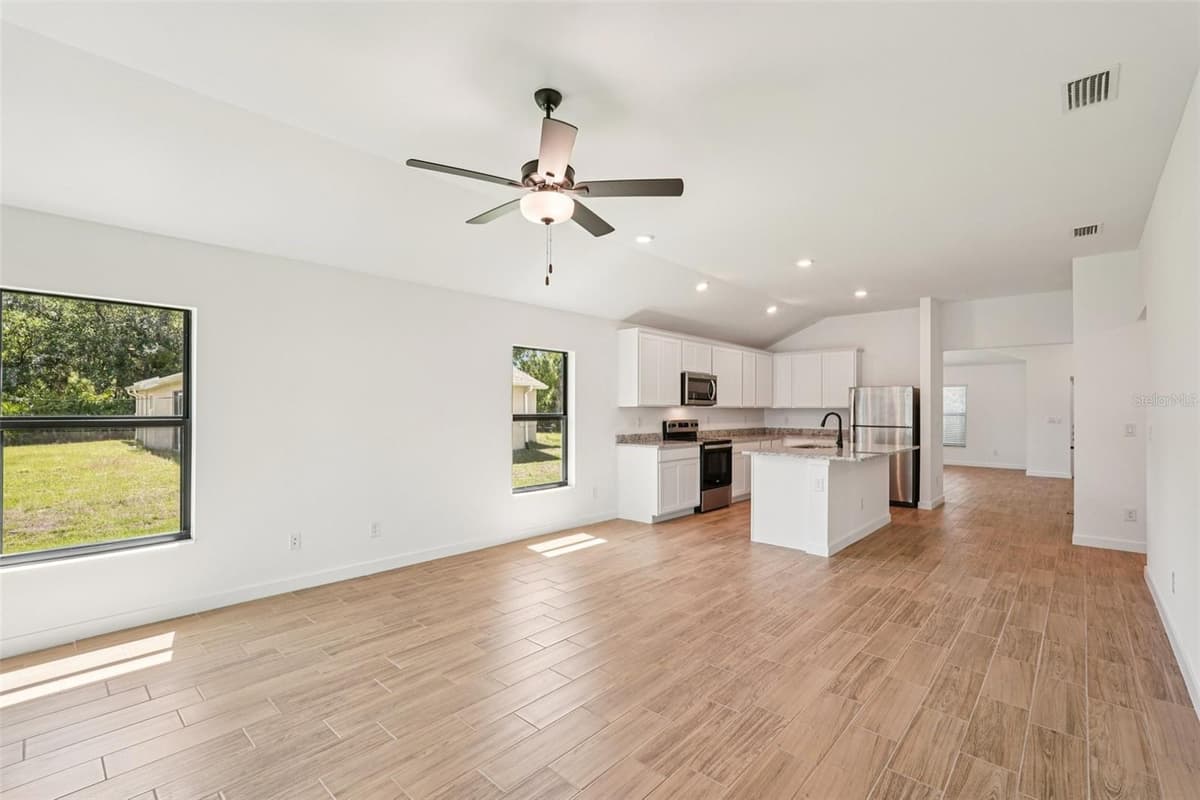 3355 MONCRIEF AVENUE — photo 21 of 43