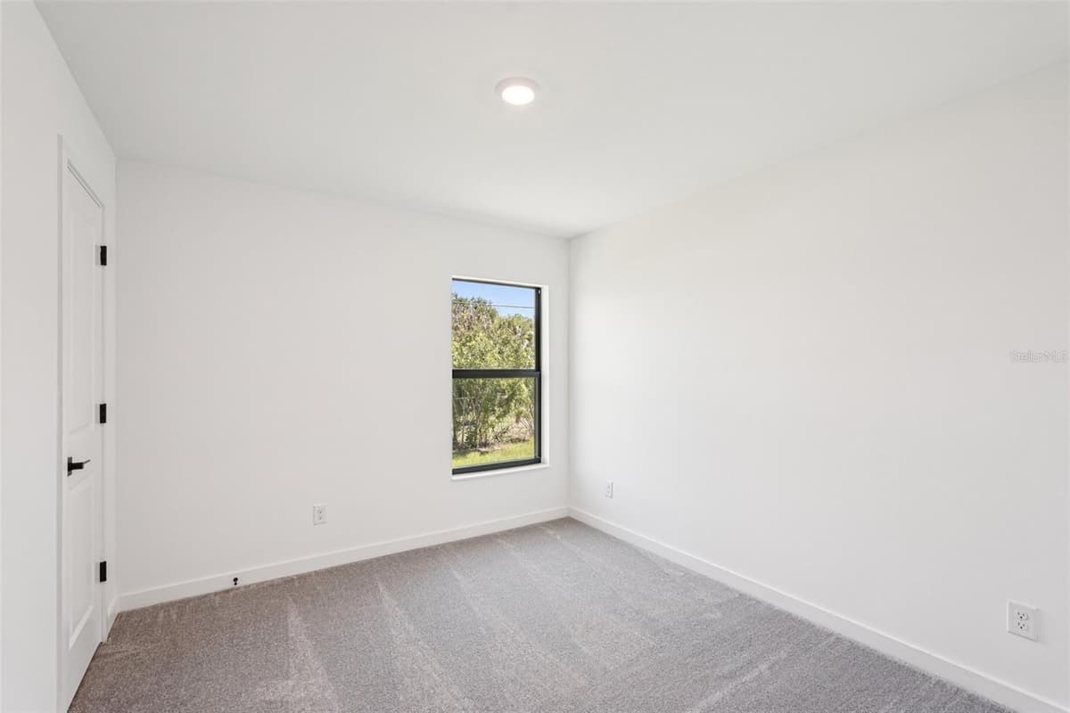 3355 MONCRIEF AVENUE — photo 40 of 43
