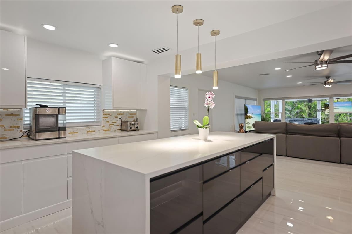 16015 REDINGTON DRIVE — photo 16 of 60