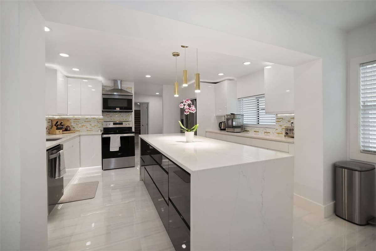 16015 REDINGTON DRIVE — photo 14 of 60
