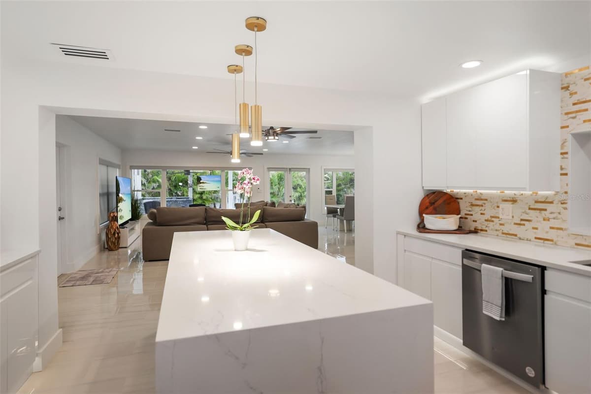 16015 REDINGTON DRIVE — photo 18 of 60