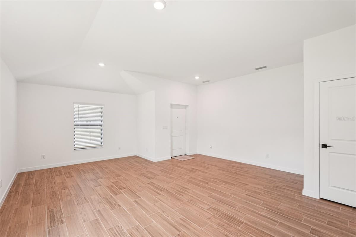 5237 ABERBACK STREET — photo 17 of 46