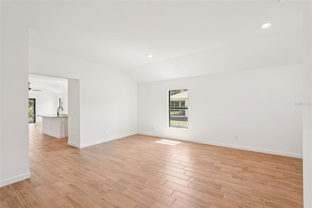 5237 ABERBACK STREET — photo 14 of 46