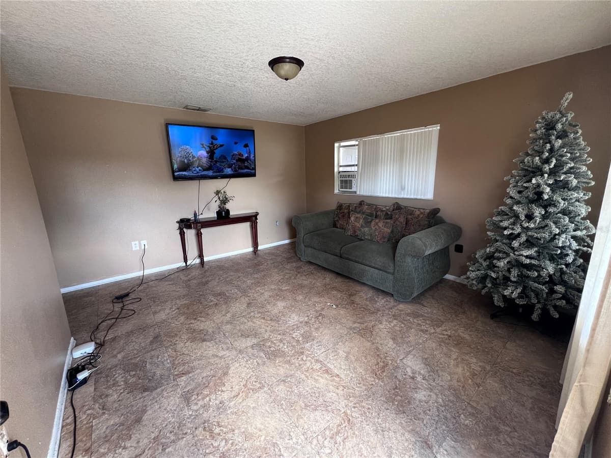 589 DUNCAN CIRCLE — photo 3 of 16