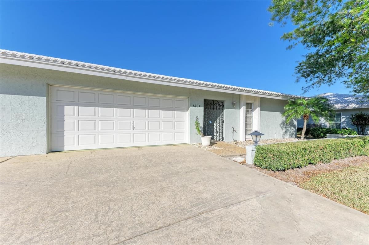 6704 11TH AVENUE — photo 4 of 50