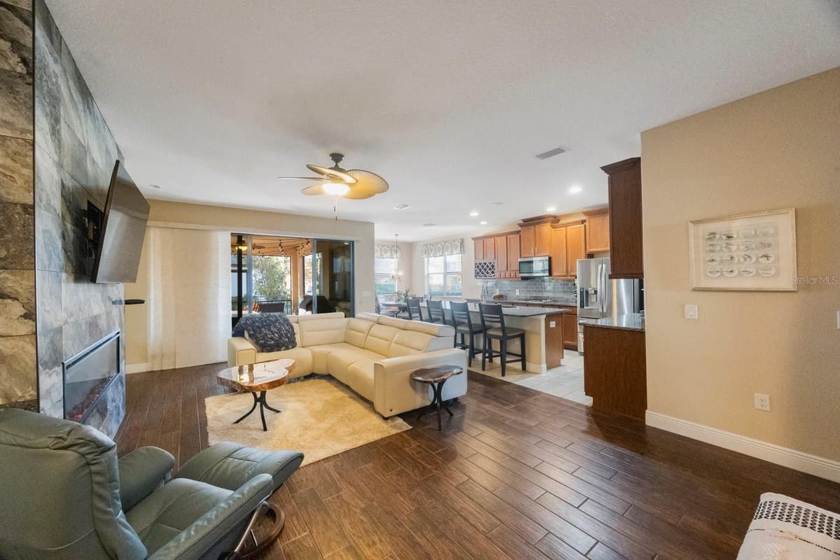 2564 GRAND CYPRESS BOULEVARD — photo 13 of 52