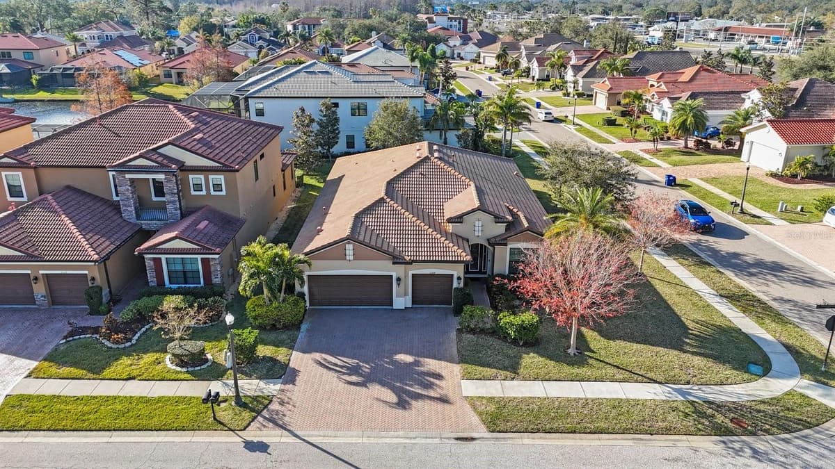 2564 GRAND CYPRESS BOULEVARD — photo 2 of 52