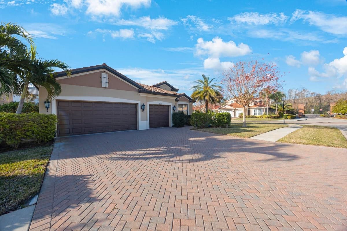 2564 GRAND CYPRESS BOULEVARD — photo 45 of 52