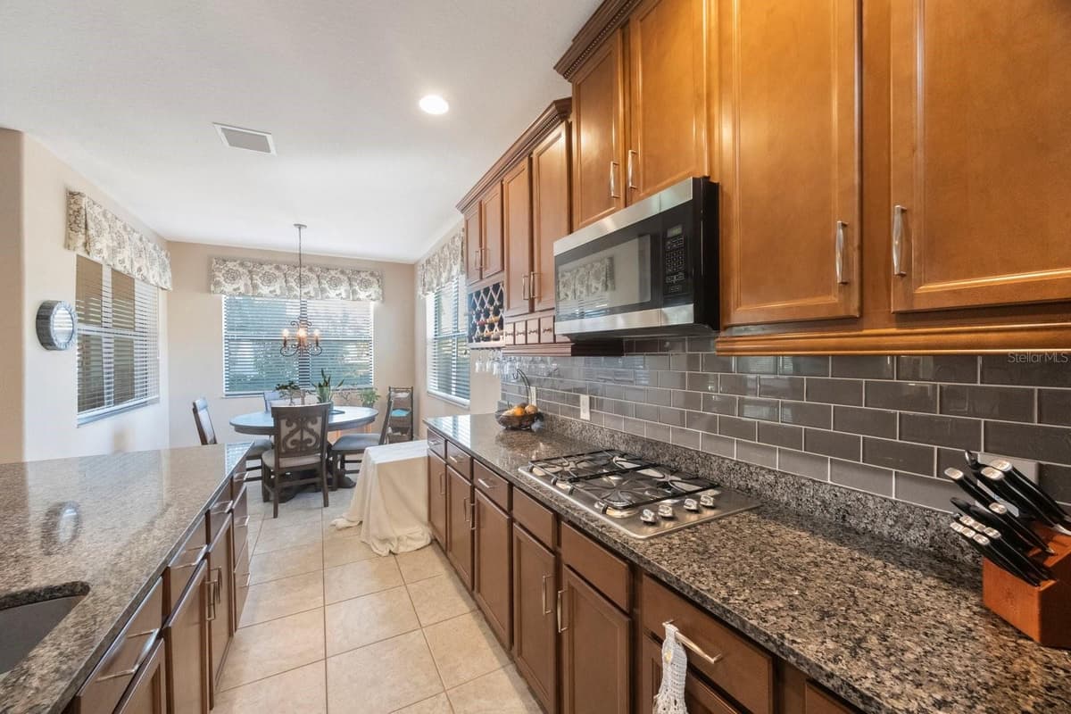 2564 GRAND CYPRESS BOULEVARD — photo 21 of 52